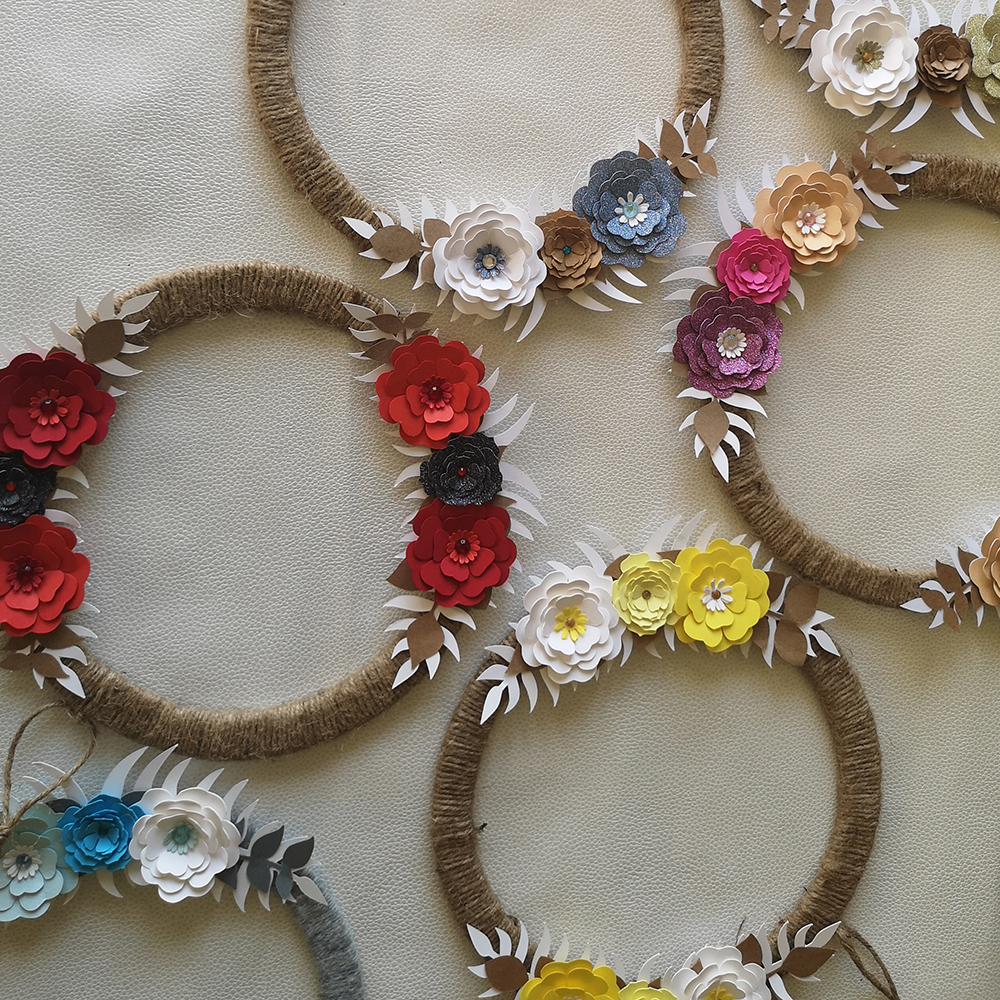 Couronne de fleurs en papier