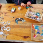 Atelier masques de Nouvel An – Ville de Sarzeau